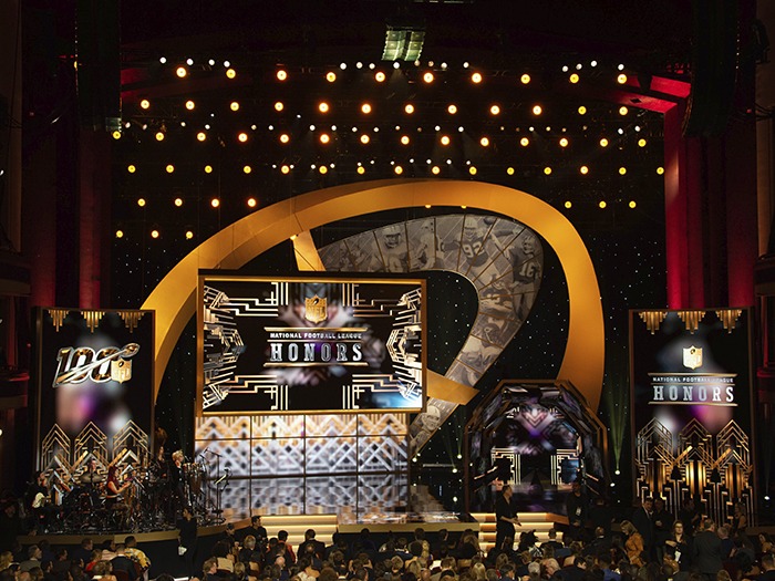 High-stakes live-broadcast talent management moment at NFL Honors